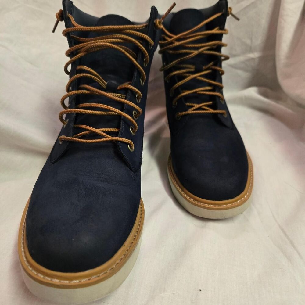 Timberland Women's Navy and Tan Boots